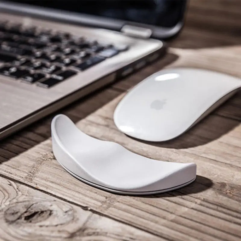 Non-slip ergonomic mouse pad
